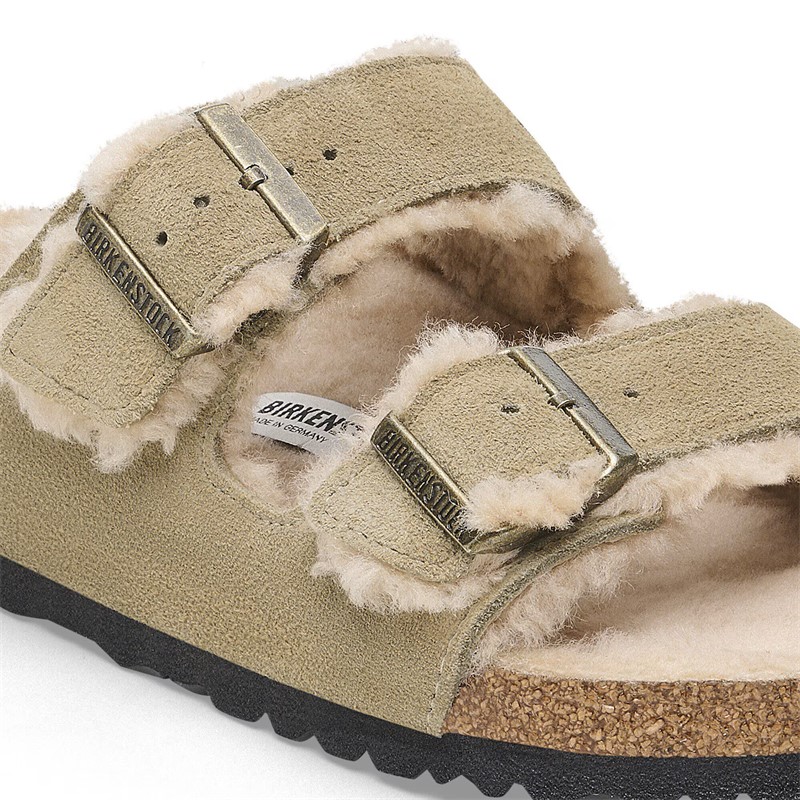 Birkenstock Arizona ženski natikači Shearling taupe barve široko kopito 1028226