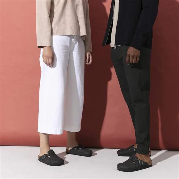 Birkenstock Boston natikač iz filca v sivi barvi kopito regular 160371